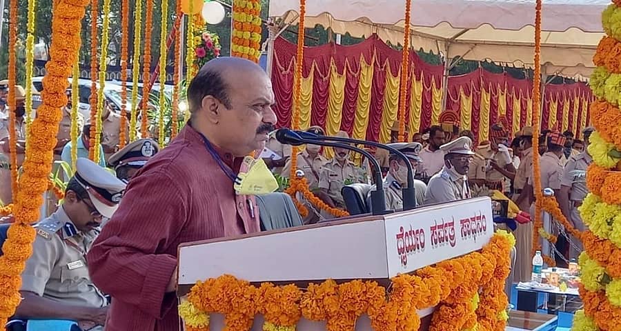 ಬೆಳಗಾವಿಯಲ್ಲಿ ನಡೆದ ಕೆಎಸ್‌ಆರ್‌ಪಿ ಪೊಲೀಸ್ ಕಾನ್‌ಸ್ಟೆಬಲ್‌ಗಳ ನಿರ್ಗಮನ ಪಥಸಂಚಲನದಲ್ಲಿ  ಗೃಹ ಸಚಿವ ಬಸವರಾಜ ಬೊಮ್ಮಾಯಿ ಮಾತನಾಡಿದರುಪ್ರಜಾವಾಣಿ ಚಿತ್ರ