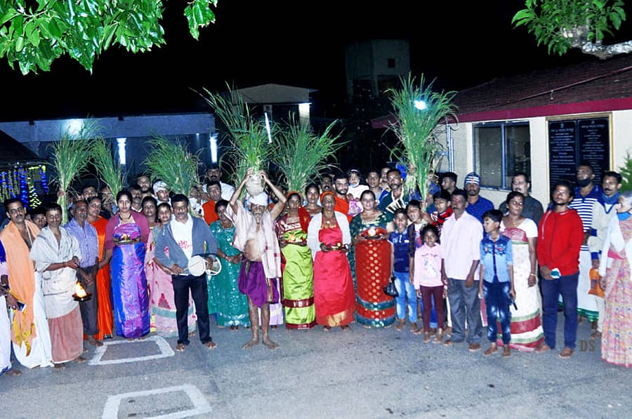 ನಾಪೋಕ್ಲು ಸಮೀಪದ ಕಕ್ಕಬ್ಬೆಯ ಪಾಡಿ ಇಗ್ಗುತ್ತಪ್ಪ ದೇವಾಲಯದಲ್ಲಿ ಹುತ್ತರಿ ಹಬ್ಬವನ್ನು ಸಂಭ್ರಮ, ಸಡಗರದಿಂದ ಆಚರಿಸಲಾಯಿತು