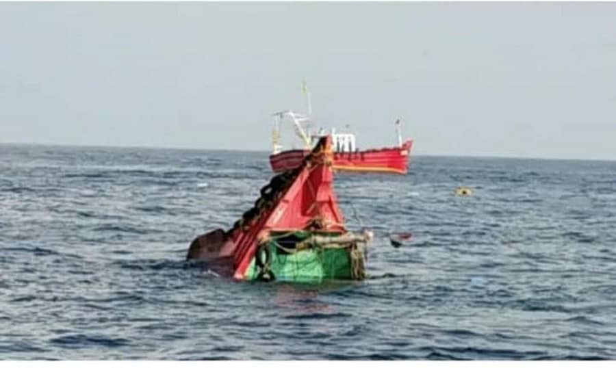 ಮುಳುಗಡೆಯಾಗಿರುವ ಶ್ರೀರಕ್ಷಾ ಬೋಟ್