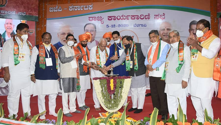 ಬಿಜೆಪಿ ರಾಜ್ಯ ಕಾರ್ಯಕಾರಿಣಿ ಸಭೆಯನ್ನು ಮುಖ್ಯಮಂತ್ರಿ ಬಿ.ಎಸ್.ಯಡಿಯೂರಪ್ಪ ಉದ್ಘಾಟಿಸಿದರು.