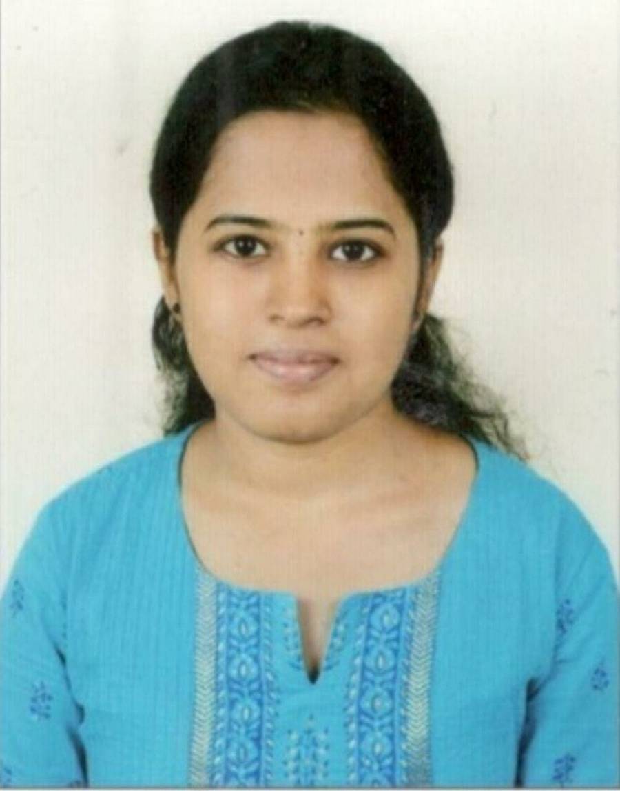 ದಿವ್ಯಾ ಅರವಿಂದ ಹಿರೊಳ್ಳಿ