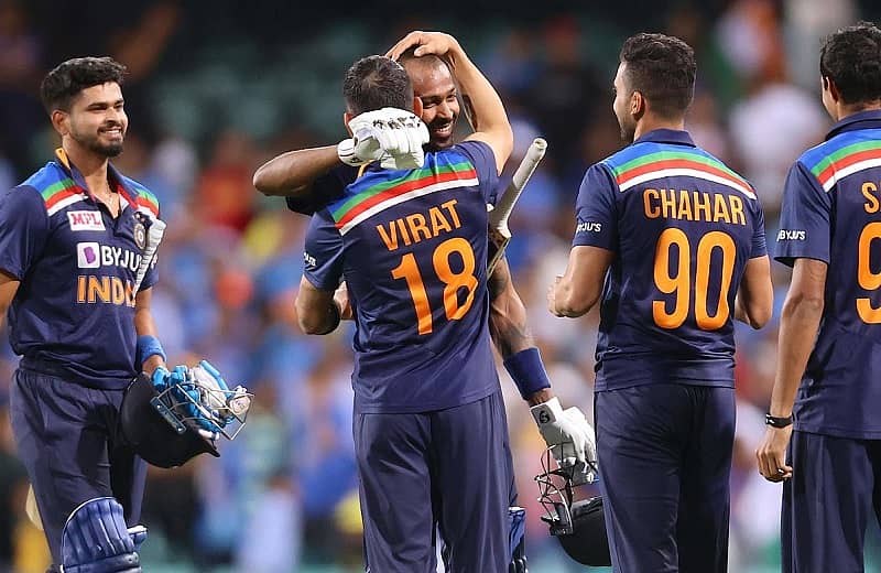 ವಿರಾಟ್ ಕೊಹ್ಲಿ, ಹಾರ್ದಿಕ್ ಪಾಂಡ್ಯ ಗೆಲುವಿನ ಸಂಭ್ರಮ