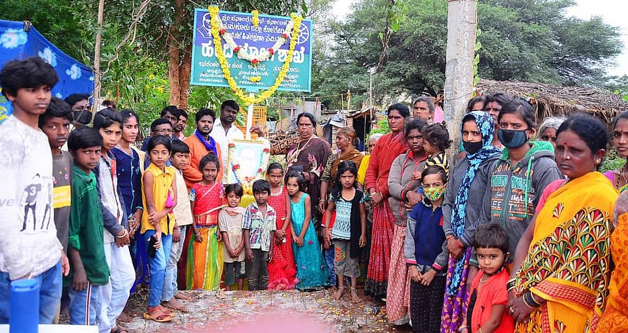 ಕಾರ್ಯಕ್ರಮದಲ್ಲಿ ಪಾಲ್ಗೊಂಡಿದ್ದ ಕೊಳೆಗೇರಿ ಸಮಿತಿ ಪದಾಧಿಕಾರಿಗಳು