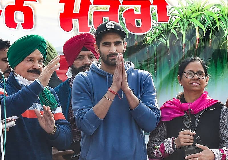 ಬಾಕ್ಸರ್ ವಿಜೇಂದರ್ ಸಿಂಗ್ ಅವರು ದೆಹಲಿಯಲ್ಲಿ ರೈತರ ಪ್ರತಿಭಟನಾ ಸ್ಥಳಕ್ಕೆ ಭೇಟಿ ನೀಡಿ ಬೆಂಬಲ ಸೂಚಿಸಿದರು–ಪಿಟಿಐ ಚಿತ್ರ