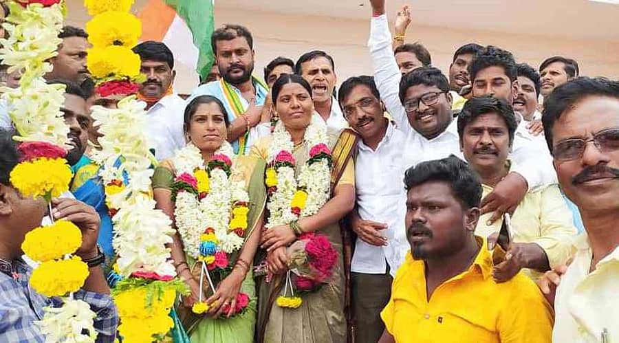 ಕನಕಗಿರಿ ತಾಲ್ಲೂಕು ಪಂಚಾಯಿತಿ ಅಧ್ಯಕ್ಷ ಹಾಗೂ ಉಪಾಧ್ಯಕ್ಷರಾಗಿ ಆಯ್ಕೆಯಾದ ಗೌರಮ್ಮ, ಭೀಮಮ್ಮ ಅವರನ್ನು ಕಾರ್ಯಕರ್ತರು ಸನ್ಮಾನಿಸಿದರು