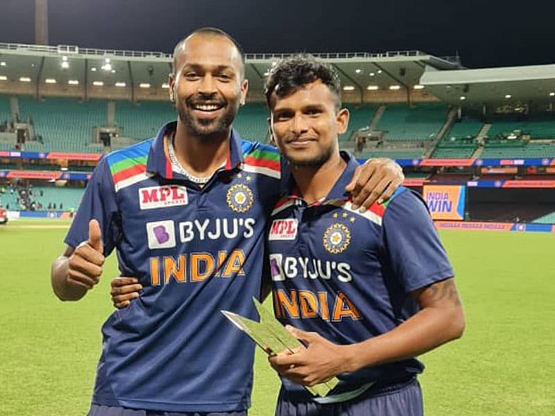 ಸರಣಿಶ್ರೇಷ್ಠ ಪ್ರಶಸ್ತಿಯನ್ನು ನಟರಾಜನ್ಗೆ ಹಂಚಿದ ಹಾರ್ದಿಕ್ ಪಾಂಡ್ಯ