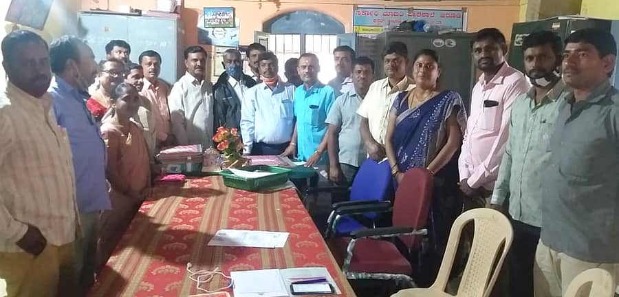 ಜೈಕುಮಾರ್‌ ಸಿಂಡಿಕೇಟ್‌ನ ಅಭ್ಯರ್ಥಿಗಳು ಬುಧವಾರ ವಿವಿಧ ಶಾಲೆಗಳಿಗೆ ತೆರಳಿ ಮತಯಾಚನೆ ನಡೆಸಿದರು