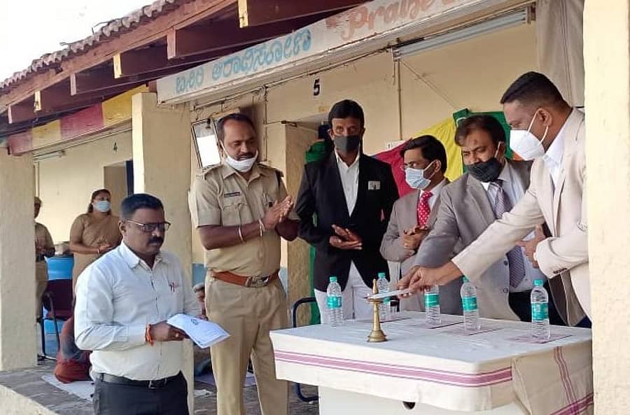 ಕೋಲಾರ ಜಿಲ್ಲಾ ಕಾರಾಗೃಹದಲ್ಲಿ ಗುರುವಾರ ನಡೆದ ಕಾನೂನು ಜಾಗೃತಿ ಕಾರ್ಯಕ್ರಮವನ್ನು ಪ್ರಧಾನ ಜಿಲ್ಲಾ ಮತ್ತು ಸತ್ರ ನ್ಯಾಯಾಧೀಶ ಎಂ.ಎಲ್‌.ರಘುನಾಥ್ ಉದ್ಘಾಟಿಸಿದರು.