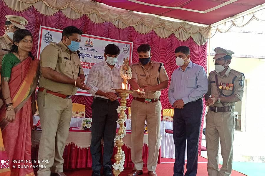 ಶುಕ್ರವಾರ ಜಿಲ್ಲಾ ಗೃಹ ರಕ್ಷಕದಳದ ಕಚೇರಿ ಆವರಣದಲ್ಲಿ ನಡೆದ ಅಖಿಲ ಭಾರತ ಗೃಹರಕ್ಷಕದಳ ದಿನಾಚರಣೆಯನ್ನು ಜಿಲ್ಲಾಧಿಕಾರಿ ಜಿ.ಜಗದೀಶ್ ಉದ್ಘಾಟಿಸಿದರು.