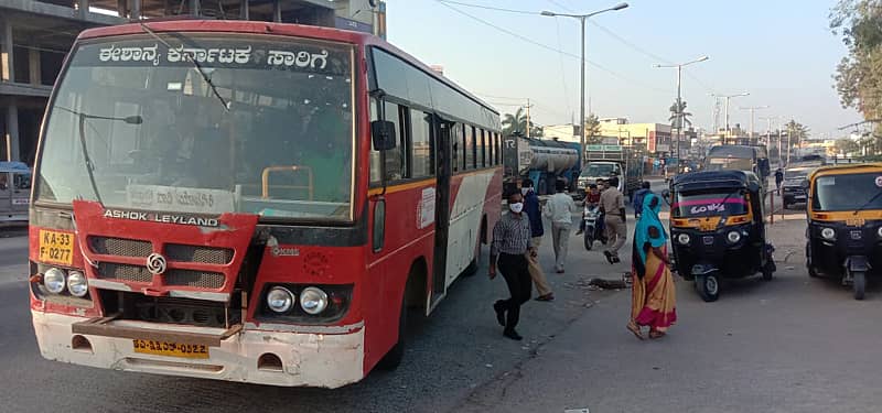 ಯಾದಗಿರಿ ಕೇಂದ್ರ ಬಸ್ ನಿಲ್ದಾಣದಲ್ಲಿ ಬಸ್ ಸಂಚಾರ