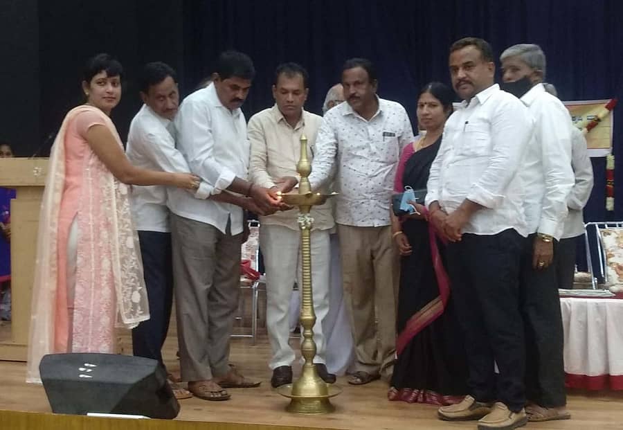 ಸಹಕಾರಿ ವರ್ಷದ ಸರ್ವಸದಸ್ಯರ ಮಹಾಸಭೆಯನ್ನು ಉದ್ಘಾಟನೆ ಮಾಡಿದ ಗಣ್ಯರು