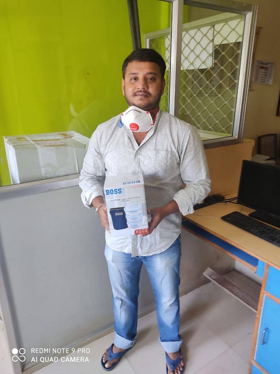 ಬಹುಮಾನದೊಂದಿಗೆ ಪೂರ್ಣಚಂದ್ರ ಪ್ರಜ್ವಲ್