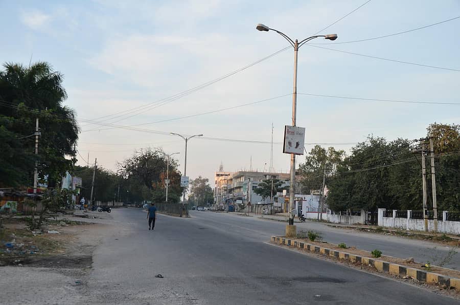 ಯಾದಗಿರಿಯ ಮೆಥೋಡಿಸ್ಟ್‌ ಚರ್ಚ್‌ ಬಳಿ ಬೀದಿ ದೀಪಗಳಿದ್ದರೂ ಬೆಳಗುತ್ತಿಲ್ಲ