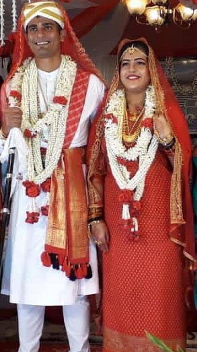 ವಿರಾಜಪೇಟೆ ಸಮೀಪದ ಅಮ್ಮತ್ತಿಯಲ್ಲಿ ಏಕಲವ್ಯ ಪ್ರಶಸ್ತಿ ಪುರಸ್ಕೃತ ಹಾಕಿಪಟು ತಿಮ್ಮಣ್ಣ ಹಾಗೂ ಸಂಸ್ಕೃತಿ ಅವರ ವಿವಾಹ ನಡೆಯಿತು