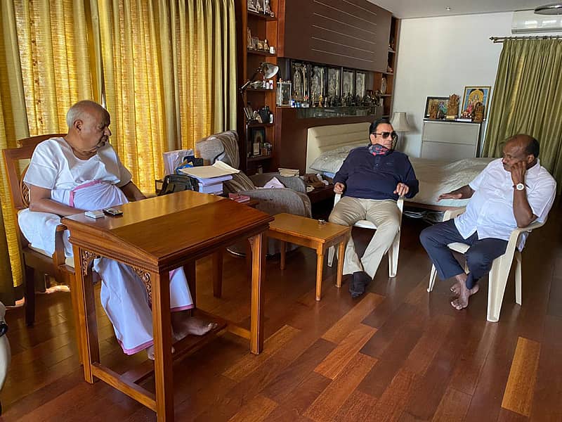  ಜೆಡಿಎಸ್ ರಾಷ್ಟ್ರೀಯ ಅಧ್ಯಕ್ಷ ಎಚ್.ಡಿ. ದೇವೇಗೌಡ, ವಿಧಾನ ಪರಿಷತ್ ಸದಸ್ಯ ಸಿ.ಎಂ.‌ಇಬ್ರಾಹಿಂ (ಕಾಂಗ್ರೆಸ್) ಹಾಗೂ ಜೆಡಿಎಸ್ ಶಾಸಕಾಂಗ ಪಕ್ಷದ ನಾಯಕ ಎಚ್.ಡಿ. ಕುಮಾರಸ್ವಾಮಿ