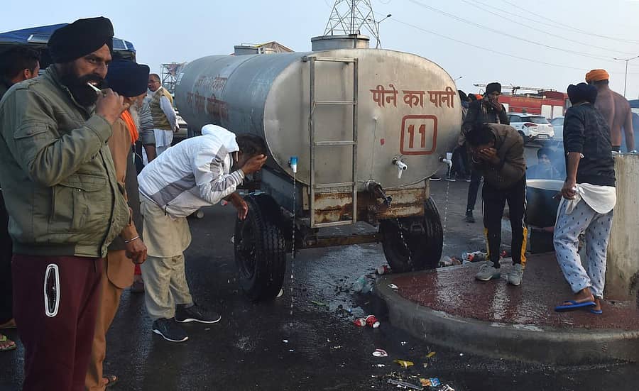 ದೆಹಲಿಯ ಗಡಿ ಪ್ರದೇಶದಲ್ಲಿ ಬೀಡುಬಿಟ್ಟಿರುವ ರೈತರು