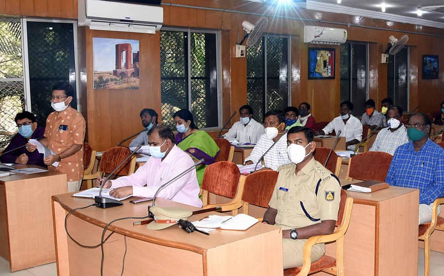 ಬೀದರ್‌ನಲ್ಲಿ ಬುಧವಾರ ನಡೆದ ಸಭೆಯಲ್ಲಿ ಜಿಲ್ಲಾ ಕುಟುಂಬ ಕಲ್ಯಾಣಾಧಿಕಾರಿ ಡಾ.ಶಿವಶಂಕರ ಮಾತನಾಡಿದರು