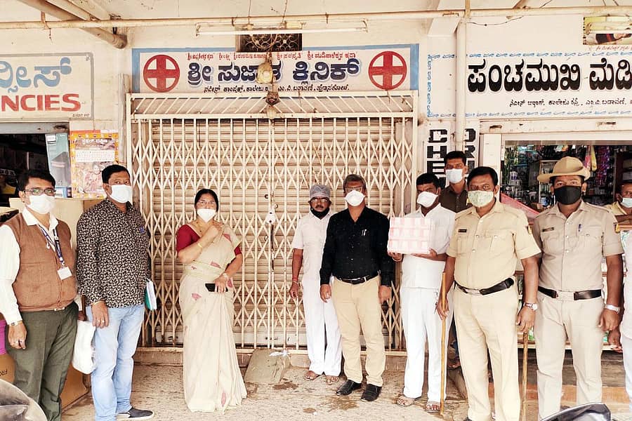 ಹೊಸಕೋಟೆಯ ಸುಜಾತ ಕ್ಲಿನಿಕ್ಗೆ ಜಿಲ್ಲಾ ಆರೋಗ್ಯಾಧಿಕಾರಿ ಮಂಜುಳಾ ದೇವಿ ನೇತೃತ್ವದ ತಂಡ ಬೀಗಮುದ್ರೆ ಹಾಕಿದೆ