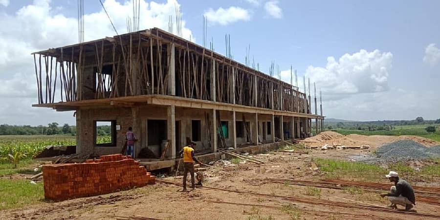 ಮುಂಡಗೋಡ ತಾಲ್ಲೂಕಿನ ಟಿಬೆಟನ್ ಕ್ಯಾಂಪ್ನಲ್ಲಿ ಕಟ್ಟಡ ನಿರ್ಮಾಣ ಕೆಲಸ ನಡೆದಿದೆ