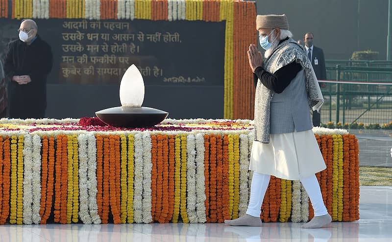 ಅಟಲ್ ಬಿಹಾರಿ ವಾಜಪೇಯಿ ಅವರ 96ನೇ ಜನ್ಮ ವಾರ್ಷಿಕೋತ್ಸವದಂದು ಪುಪ್ಪ ನಮನ ಸಲ್ಲಿಸಿದ ಪ್ರಧಾನಿ ಮೋದಿ