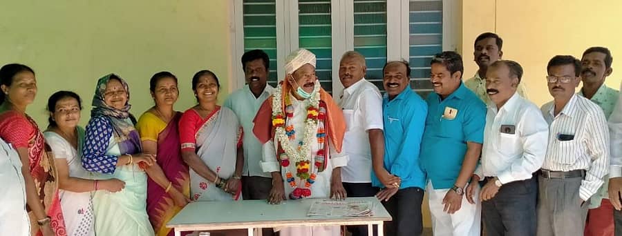 ರಾಜ್ಯ ಪ್ರಾಥಮಿಕ ಶಾಲಾ ಶಿಕ್ಷಕರ ಸಂಘದ ನೂತನ ಪದಾಧಿಕಾರಿಗಳು ಕೋಲಾರದಲ್ಲಿ ಬುಧವಾರ ಶಾಸಕ ಕೆ.ಶ್ರೀನಿವಾಸಗೌಡ ಅವರನ್ನು ಅಭಿನಂದಿಸಿದರು.