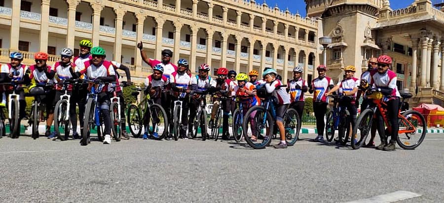 ಪ್ಯಾರಾ ಸೈಕ್ಲಿಸ್ಟ್ಗಳು ಬೆಂಗಳೂರಿನಿಂದ ಪಯಣ ಮುಂದುವರಿಸಿದ್ದ ಸಂದರ್ಭ