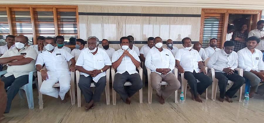 ಜೆಡಿಎಸ್ ಮುಖಂಡ ಮೇಲೂರು ಬಿ.ಎನ್. ರವಿಕುಮಾರ್ ಮಾತನಾಡಿದರು