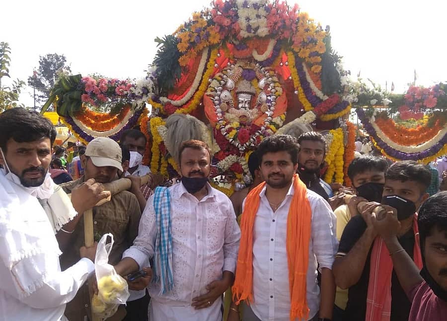 ಚಿಕ್ಕನಾಯಕನಹಳ್ಳಿ ತಾಲ್ಲೂಕಿನ ಕುಪ್ಪೂರು ಗದ್ದುಗೆ ಮಠದ ಶ್ರೀಗುರು ಮರುಳಸಿದ್ದೇಶ್ವರಸ್ವಾಮಿ ಜಾತ್ರೆ ಮಹೋತ್ಸವ ವಿಜೃಂಭಣೆಯಿಂದ ನೆಡೆಯಿತು