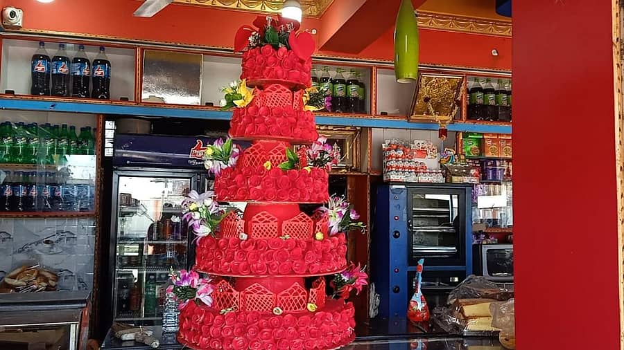 ಚಿಂತಾಮಣಿಯ ಬೇಕರಿಯೊಂದರಲ್ಲಿ ತಯಾರಿಸಿರುವ ಕೇಕ್