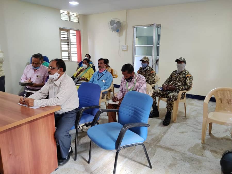 ವಿಡಿಯೊ ಕಾನ್ಫರೆನ್ಸ್ ಮೂಲಕ ಶನಿವಾರ ಏರ್ಪಡಿಸಿದ್ದ ವಸಂತ ನಗರ ವಾರ್ಡ್ ಸಮಿತಿ ಸಭೆಯಲ್ಲಿ ಭಾಗವಹಿಸಿದ ಪಾಲಿಕೆ ಅಧಿಕಾರಿಗಳು ಮತ್ತು ಸಿಬ್ಬಂದಿ