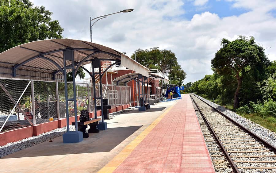 ಕೆಂಪೇಗೌಡ ಅಂತರರಾಷ್ಟ್ರೀಯ ವಿಮಾನ ನಿಲ್ದಾಣದ ಬಳಿ ಪ್ರಯಾಣಿಕರ ಸೇವೆಗೆ ಸಿದ್ಧಗೊಂಡಿರುವ ಹಾಲ್ಟ್ ಸ್ಟೇಷನ್ ಪ್ರಜಾವಾಣಿ ಚಿತ್ರ