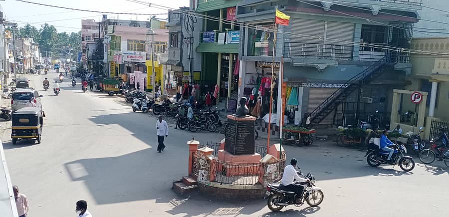 ಸಾಲಿಗ್ರಾಮ ಪಟ್ಟಣದ ಗಾಂಧಿ ವೃತ್ತ