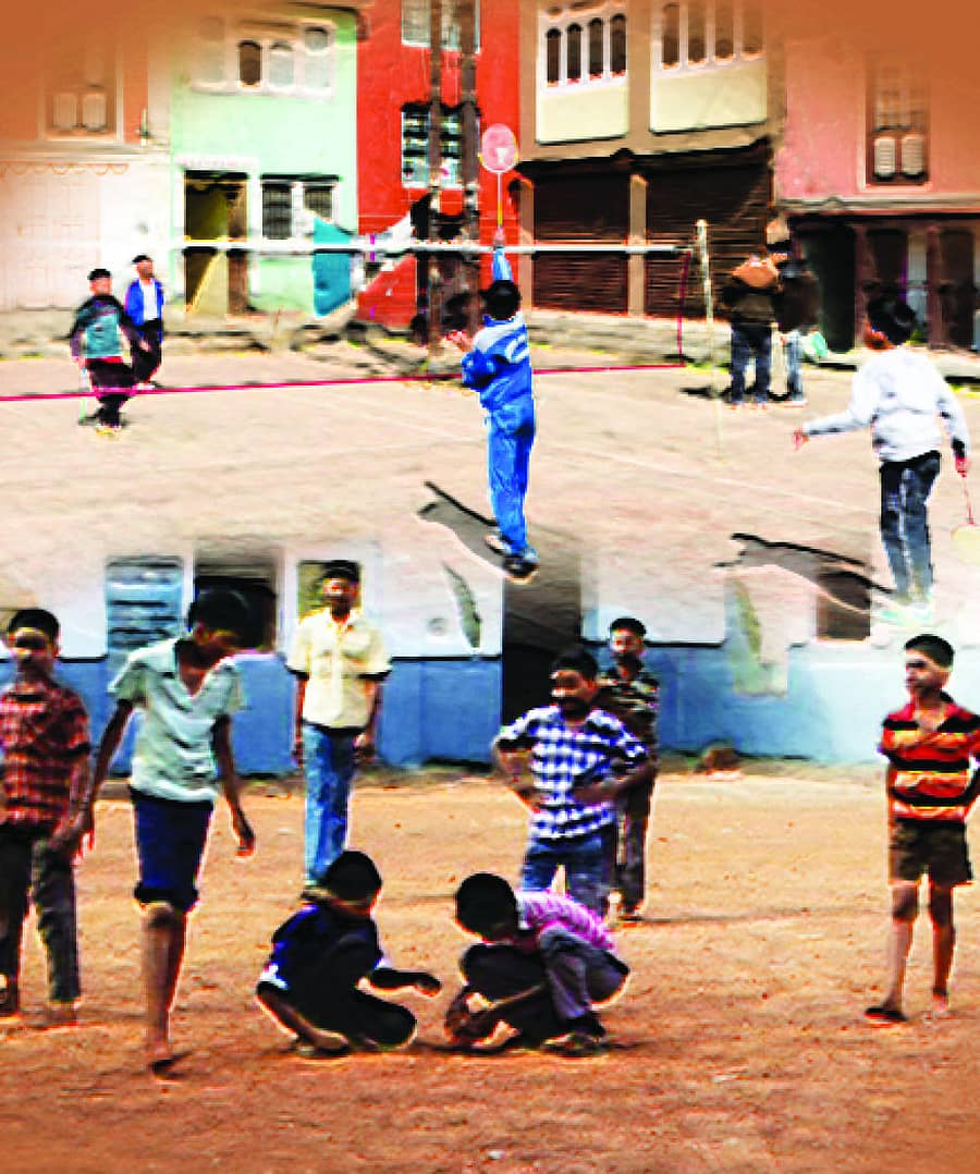 ಮೈದಾನದಲ್ಲಿ ಆಟ