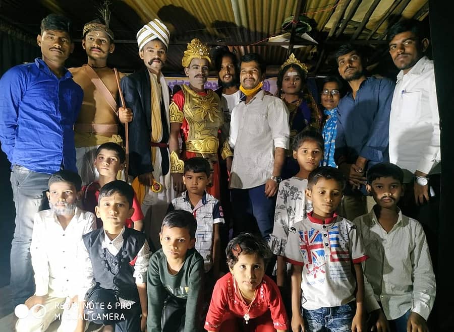 ಕಲಬುರ್ಗಿಯಲ್ಲಿ ಹೊಸ ವರ್ಷಾಚರಣೆ ಅಂಗವಾಗಿ ಶನಿವಾರ ನಡೆದ ಸಾಂಸ್ಕೃತಿಕ ಕಾರ್ಯಕ್ರಮದಲ್ಲಿ ಯುವಕರು ಹಾಗೂ ಮಕ್ಕಳು ವಿವಿಧ ವೇಷ ಧರಿಸಿ ಗಮನ ಸೆಳೆದರು.