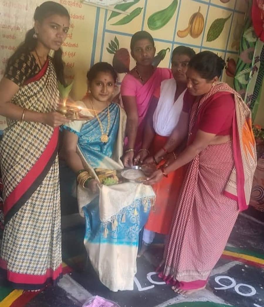 ಗಂಗಾವತಿ ತಾಲ್ಲೂಕಿನ ಕೃಷ್ಣಾಪುರ ಡಗ್ಗಿ ಗ್ರಾಮದ ಅಂಗನವಾಡಿ ಕೇಂದ್ರದಲ್ಲಿ ಸೀಮಂತ ಕಾರ್ಯಕ್ರಮ ನಡೆಯಿತು