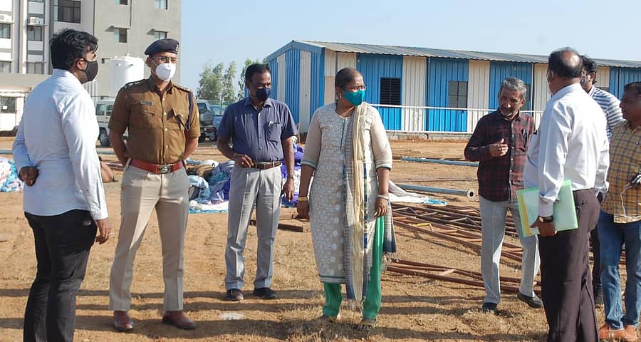 ಯಾದಗಿರಿ ನಗರಕ್ಕೆ ಮುಖ್ಯಮಂತ್ರಿ ಬಿ.ಎಸ್.ಯಡಿಯೂರಪ್ಪ ಬುಧವಾರ ಆಗಮಿಸುವ ಹಿನ್ನೆಲೆಯಲ್ಲಿ ಜಿಲ್ಲಾಧಿಕಾರಿ ಡಾ.ರಾಗಪ್ರಿಯಾ ಸ್ಥಳ ಪರಿಶೀಲನೆ ನಡೆಸಿದರು