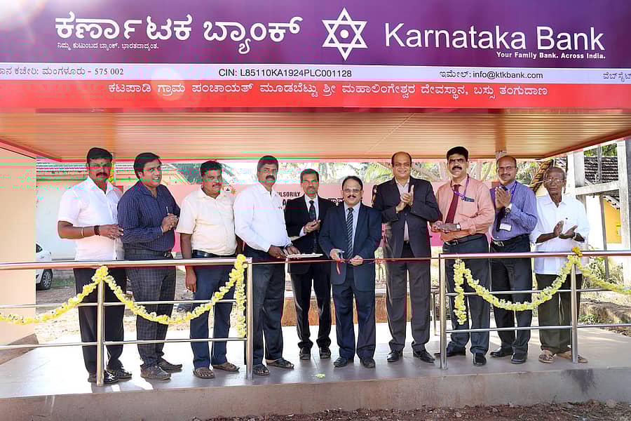ಕಟಪಾಡಿಯಲ್ಲಿ ನಿರ್ಮಿಸಿರುವ ಬಸ್‌ ನಿಲ್ದಾಣಗಳನ್ನು ಕರ್ಣಾಟಕ ಬ್ಯಾಂಕಿನ ಮುಖ್ಯ ವ್ಯವಹಾರ ಅಧಿಕಾರಿ ಗೋಕುಲದಾಸ್‌ ಪೈ ಉದ್ಘಾಟಿಸಿದರು.