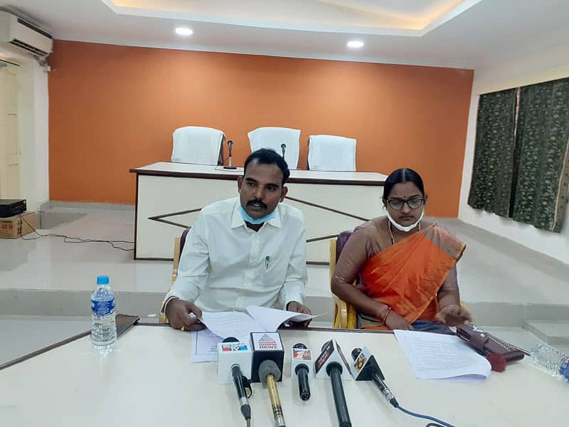 ಯಾದಗಿರಿ ನಗರಸಭೆಯಲ್ಲಿ ನಗರಸಭೆ ಅಧ್ಯಕ್ಷ ವಿಲಾಸ ಪಾಟೀಲ ಸುದ್ದಿಗೋಷ್ಠಿಯಲ್ಲಿ ಮಾತನಾಡಿದರು. ಉಪಾಧ್ಯಕ್ಷೆ ಪ್ರಭಾವತಿ ಮಾರುತಿ ಕಲಾಲ್ ಇದ್ದರು