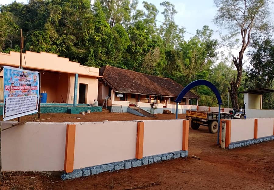 ಅಡ್ಡಗದ್ದೆ ಗ್ರಾಮ ಪಂಚಾಯಿತಿಯ ಸದಸ್ಯ ರಾಘವೇಂದ್ರ ಹಂಚಲಿ ಅವರ ನೇತೃತ್ವದಲ್ಲಿ ಉಳುವೆಬೈಲು ಶಾಲೆ ಹಾಗೂ ರಂಗಮಂದಿರದ ಪರಿಸರವನ್ನು ಸ್ವಚ್ಛಗೊಳಿಸಲಾಯಿತು.