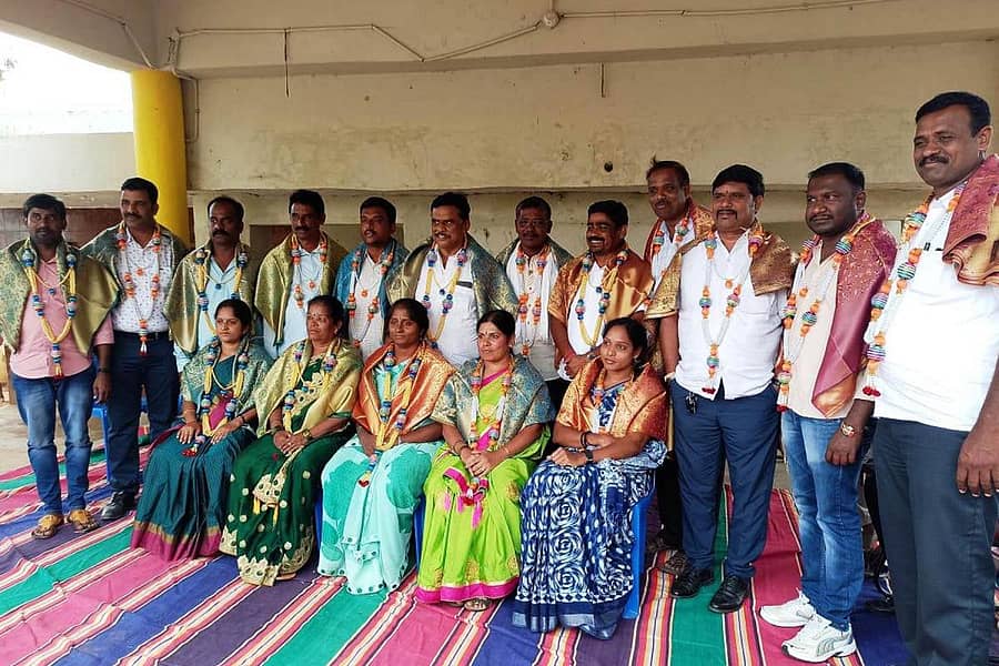 ಶ್ರೀನಿವಾಸಪುರ ತಾಲ್ಲೂಕಿನ ಮರಸನಪಲ್ಲಿ ಗ್ರಾಮದಲ್ಲಿ ಮಂಗಳವಾರ, ಪ್ರಾಥಮಿಕ ಶಾಲಾ ಶಿಕ್ಷಕರ ಸಂಘದ ನೂತನ ಪದಾಧಿಕಾರಿಗಳನ್ನು ಸನ್ಮಾನಿಸಲಾಯಿತು