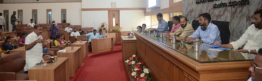 ಮಂಗಳೂರು ಪಾಲಿಕೆಯಲ್ಲಿ ಮಂಗಳವಾರ ನಡೆದ ಕಾರ್ಯಾಗಾರದಲ್ಲಿ ಸದಸ್ಯ ಎಂ.ಶಶಿಧರ್ ಹೆಗ್ಡೆ ಮಾತನಾಡಿದರು.