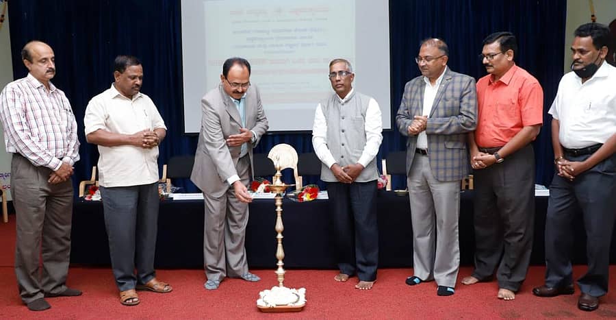 ಬೆಳಗಾವಿಯ ಆರ್‌ಸಿಯುನಲ್ಲಿ ನಡೆದ ಕಾರ್ಯಾಗಾರವನ್ನು ಕುಲಪತಿ ಪ್ರೊ.ಎಂ. ರಾಮಚಂದ್ರಗೌಡ ಉದ್ಘಾಟಿಸಿದರು
