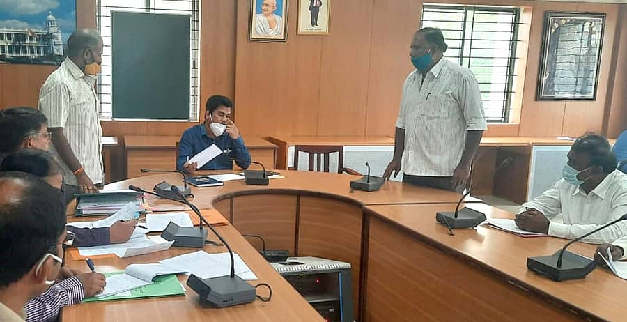 ಪ್ರಾಣಿ ಕಲ್ಯಾಣ ಮಂಡಳಿ ರಚಿಸುವಂತೆ ರಾಜ್ಯ ಪ್ರಾಣಿ ಕಲ್ಯಾಣ ಮಂಡಳಿ ಸದಸ್ಯ ಡಾ.ವಿ. ಜೀವನ್ಕುಮಾರ್ ಅವರು ಹೆಚ್ಚುವರಿ ಜಿಲ್ಲಾಧಿಕಾರಿಗೆ ಮನವಿ ಸಲ್ಲಿಸಿದರು