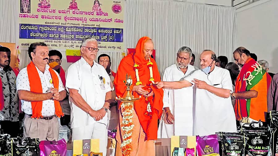 ಹೊಸಕೋಟೆಯಲ್ಲಿ ಅಸಂಘಟಿತ ಅಡುಗೆ ಕಾರ್ಮಿಕರ ಮತ್ತು ಸಹಾಯಕರ ಟ್ರಸ್ಟ್ ಪ್ರಾರಂಭಿಸಲಾಯಿತು