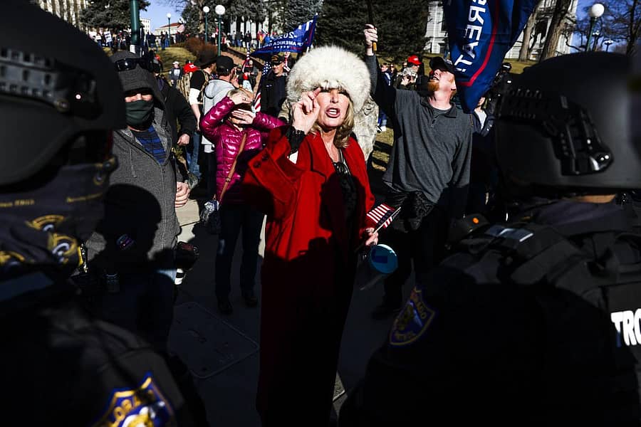 ಅಮೆರಿಕದ ಕೊಲೊರಾಡೊದ ಡೆನ್ವೆರ್ನಲ್ಲಿ ಬುಧವಾರ ಅಧ್ಯಕ್ಷ ಡೊನಾಲ್ಡ್ ಟ್ರಂಪ್ ಬೆಂಬಲಿಗರು ಪ್ರತಿಭಟನೆ ನಡೆಸಿದರು