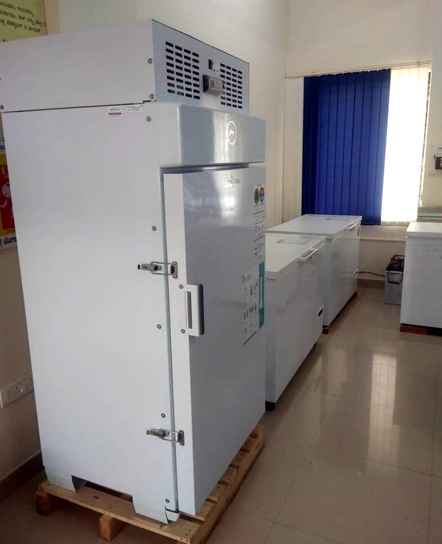 ದೊಡ್ಡಬಳ್ಳಾಪುರ ಸರ್ಕಾರಿ ಆಸ್ಪತ್ರೆಯಲ್ಲಿ ಕೋವಿಡ್ ಲಸಿಕೆ ಸಂಗ್ರಹಕ್ಕೆ ಸಿದ್ದವಾಗಿರುವ ಶೀಥಲ ಪೆಟ್ಟಿಗೆಗಳು