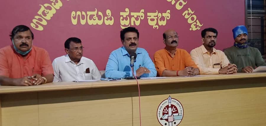 41ನೇ ರಾಜ್ಯಮಟ್ಟದ ಕನ್ನಡ ನಾಟಕ ಸ್ಪರ್ಧೆಯ  ಆಯೋಜನೆ ಕುರಿತು ರಂಗಭೂಮಿ ಉಡುಪಿ ಸಂಸ್ಥೆಯ ಪ್ರಧಾನ ಕಾರ್ಯದರ್ಶಿ ಪ್ರದೀಪ್‌ಚಂದ್ರ ಕುತ್ಪಾಡಿ ಶುಕ್ರವಾರ ಸುದ್ದಿಗೋಷ್ಠಿಯಲ್ಲಿ ಮಾತನಾಡಿದರು.