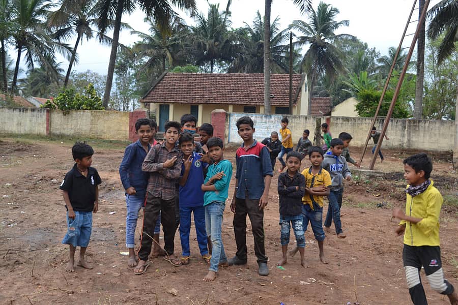 ಹುಣಸೂರು ತಾಲ್ಲೂಕಿನ ಬುಂಡೆ ಬೆಸ್ತರ ಕಾಲೊನಿಯ ಮಕ್ಕಳು