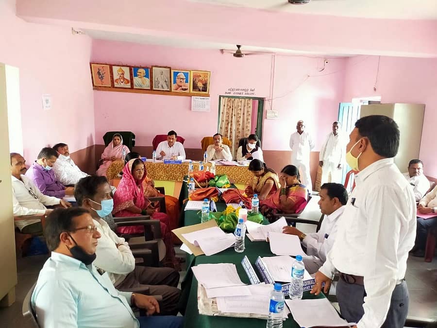 ಕಮಲನಗರ ತಾಲ್ಲೂಕು ಪಂಚಾಯಿತಿ ಕಾರ್ಯಾಲಯದಲ್ಲಿ ಶುಕ್ರವಾರ ಅಧ್ಯಕ್ಷ ಗಿರೀಶ ಒಡೆಯರ್ ಅಧ್ಯಕ್ಷತೆಯಲ್ಲಿ ಸರ್ವ ಸದಸ್ಯರ ಪ್ರಥಮ ಸಾಮಾನ್ಯ ಸಭೆ ನಡೆಯಿತು