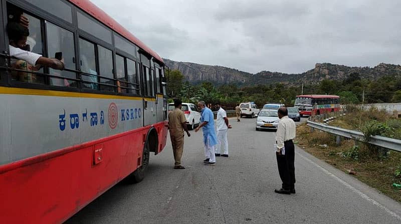 ನಿರ್ವಾಹಕರ ಜತೆ ಸುರೇಶ್ ಕುಮಾರ್ ಮಾತು